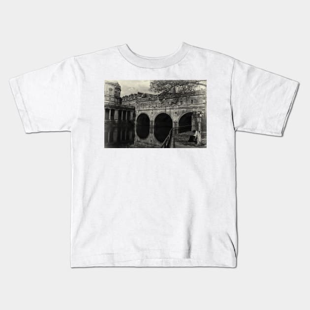 Artist by the Poultney Bridge Bath Kids T-Shirt by stevepaint